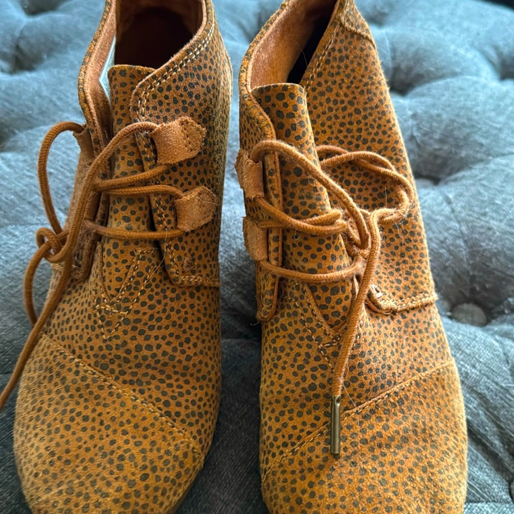 Toms wedge booties
